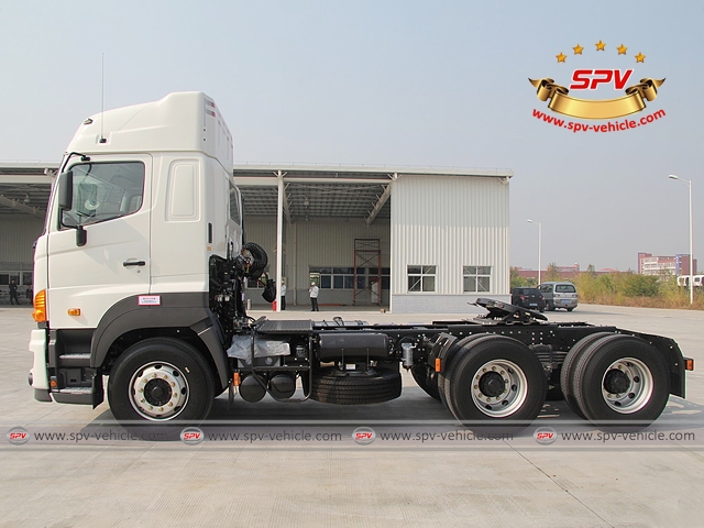 Side view of 6X4, 380HP, Tractor Head, HINO